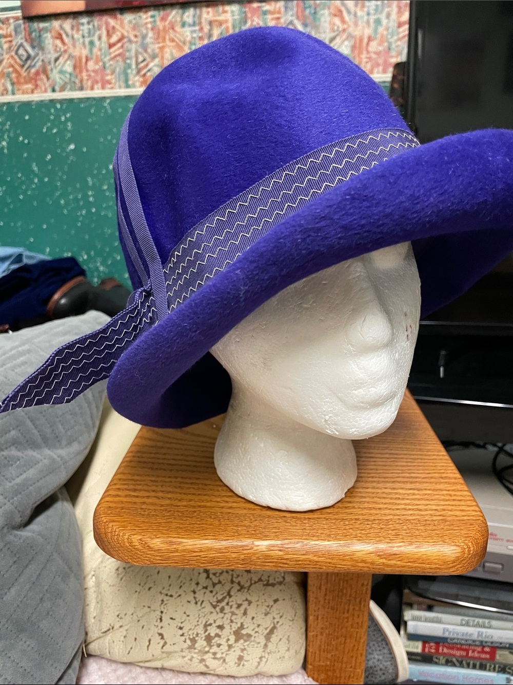 Vintage 40s/50s Purple wool Felt Wide-Brim Hat with Ribbon Trim- cool!